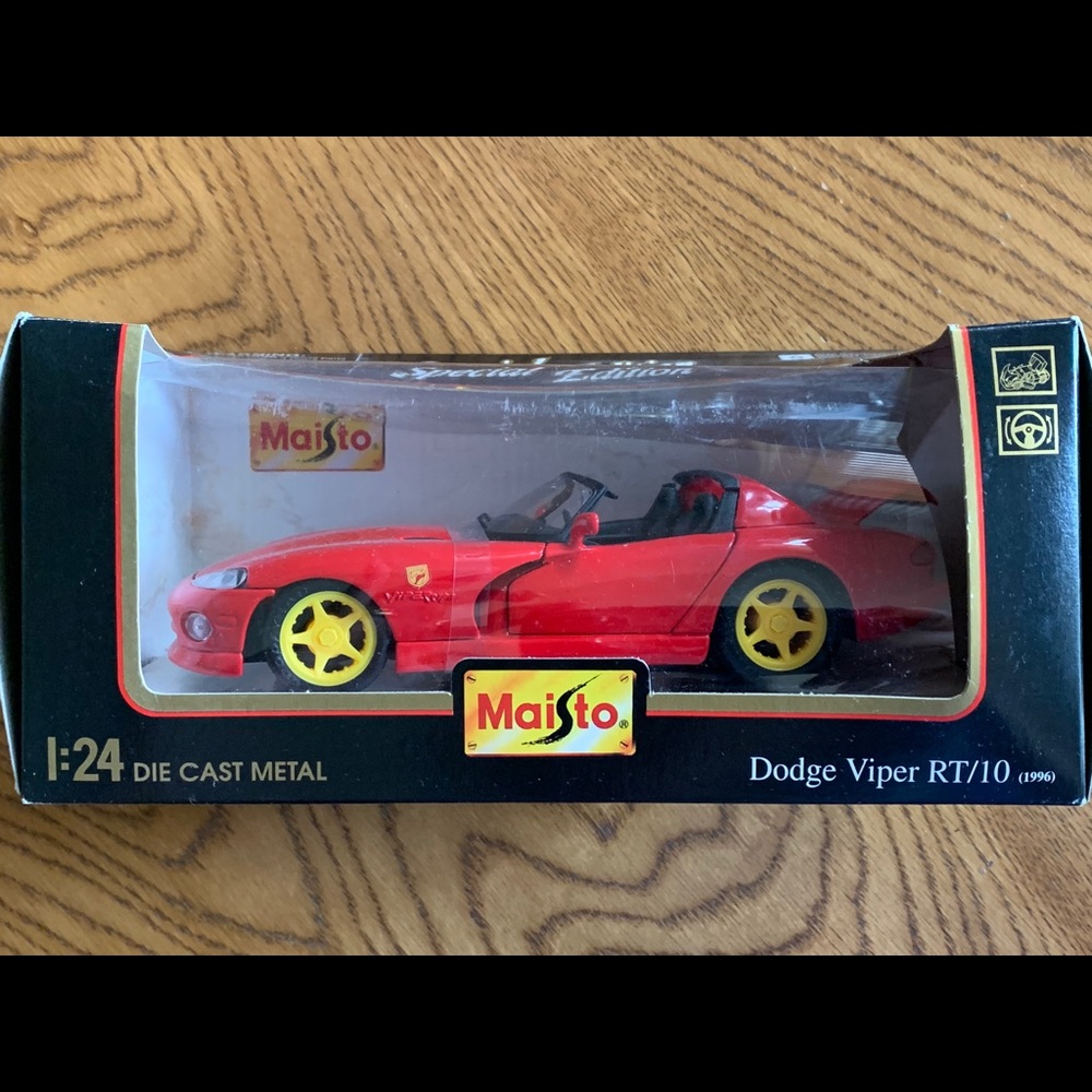 New 1:24 scale die cast Dodge Viper